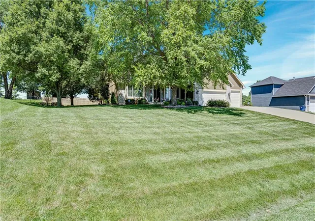 Homes for sale in Basehor, KS | 17713 157Th Ter, Basehor, KS 66012 | MLS# 2625549