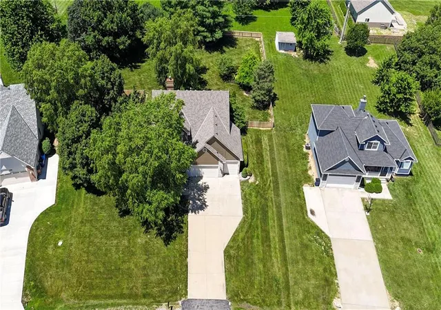 Homes for sale in Basehor, KS | 17713 157th Ter, Basehor, KS 66012 | MLS# 2625549