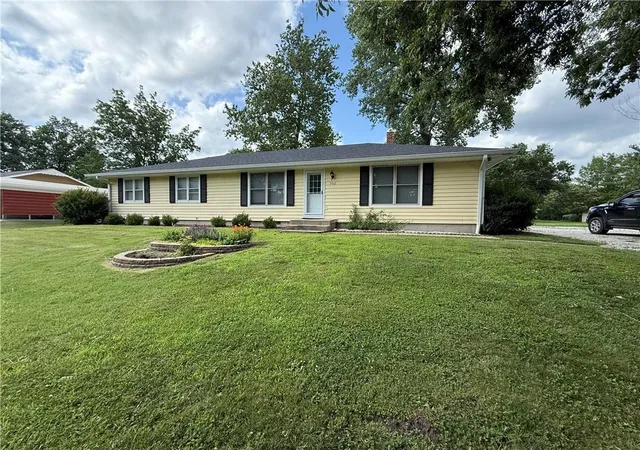Homes for sale in La Cygne, KS | 702 E Grand Ave, La Cygne, KS 66040 | MLS# 2625553