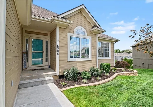 Homes for sale in Belton, MO | 16906 Meadow Creek Ct, Belton, MO 64012 | MLS# 2625556