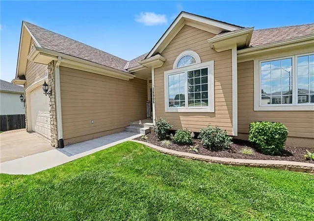 Homes for sale in Belton, MO | 16906 Meadow Creek Ct, Belton, MO 64012 | MLS# 2625556