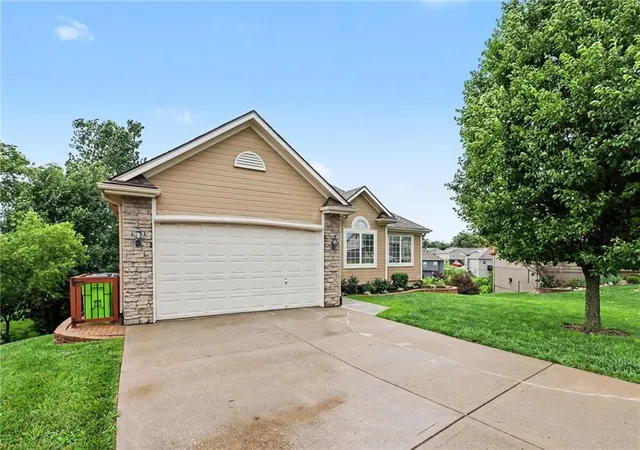 Homes for sale in Belton, MO | 16906 Meadow Creek Ct, Belton, MO 64012 | MLS# 2625556