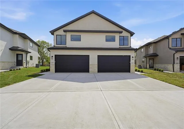 2nd image of 210 212 Nw Orchard Ct, Lees Summit, MO 64063 | MLS# 2625560