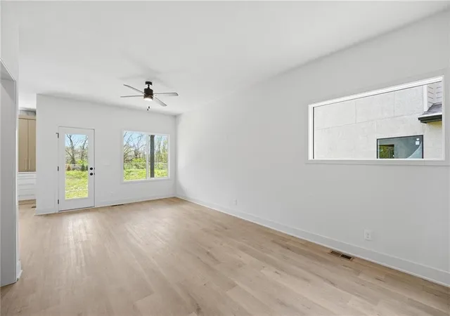 4th image of 210-212 Nw Orchard Ct, Lees Summit, MO 64063 | MLS# 2625560