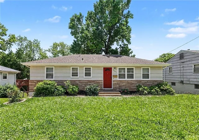 Homes for sale in Kansas City, MO | 7601 E 76th St, Kansas City, MO 64138 | MLS# 2625570