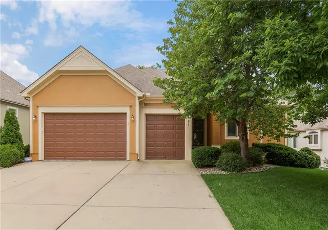 1st image of 8301 W 157th St, Overland Park, KS 66223 | MLS# 2625572