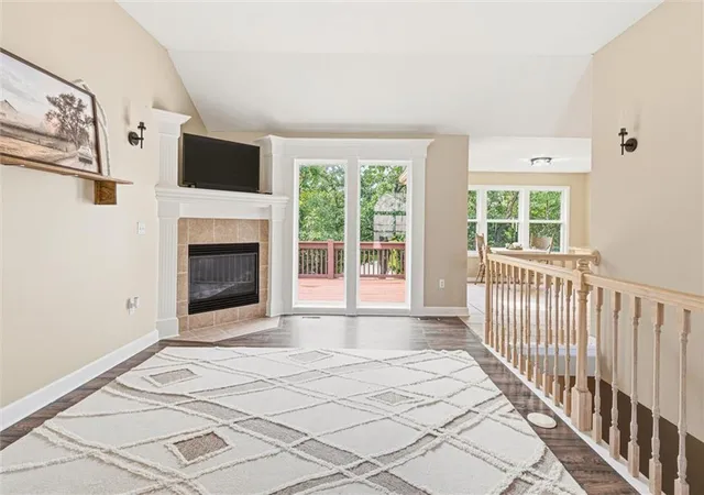 4th image of 1305 Sw Graystone Cir, Grain Valley, MO 64029 | MLS# 2625573