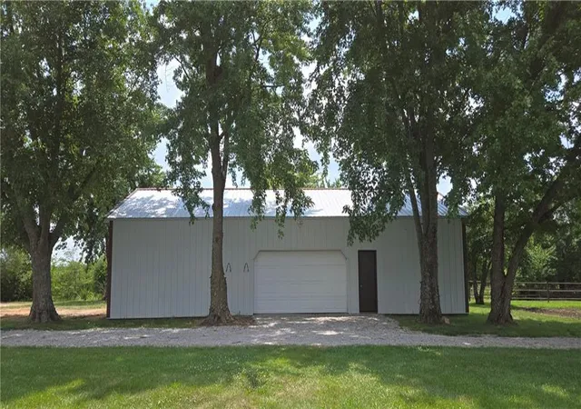 2nd image of 31755 375th St, Osawatomie, KS 66064 | MLS# 2625582