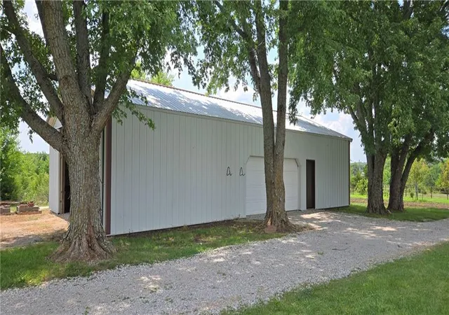 4th image of 31755 375Th St, Osawatomie, KS 66064 | MLS# 2625582