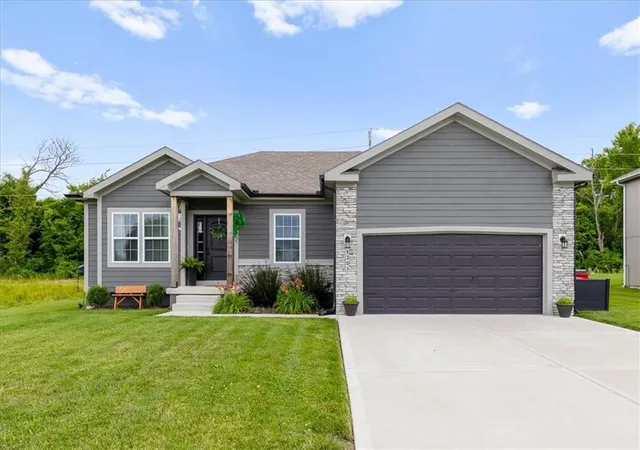 1st image of 1203 Sw Burns Cir, Oak Grove, MO 64075 | MLS# 2625588