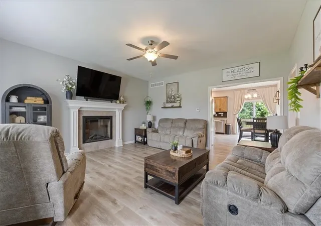 5th image of 1203 Sw Burns Cir, Oak Grove, MO 64075 | MLS# 2625588