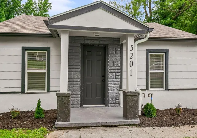 Homes for sale in Kansas City, MO | 5201 Ne 45th Ter, Kansas City, MO 64117 | MLS# 2625596