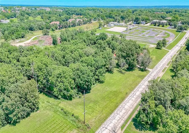 2nd image of 209 W Hale Lake Rd, Warrensburg, MO 64093 | MLS# 2625601