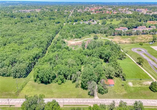 3rd image of 209 W Hale Lake Rd, Warrensburg, MO 64093 | MLS# 2625601