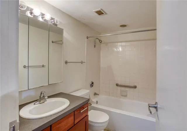 2nd image of 600 E 8Th St, Kansas City, MO 64106