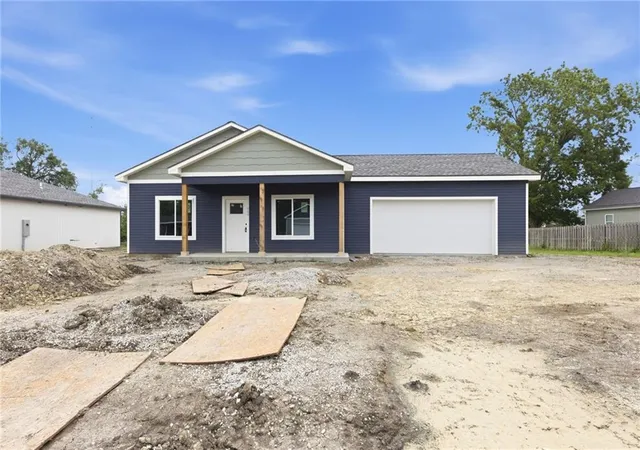 Homes for sale in Osawatomie, KS | 914 5Th Street Ter, Osawatomie, KS 66064 | MLS# 2625618