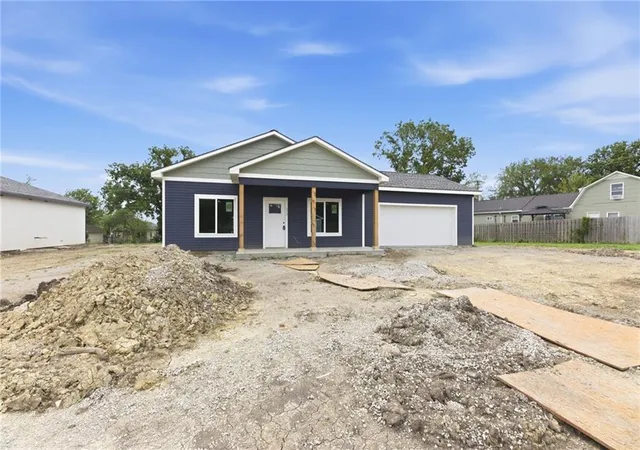 Homes for sale in Osawatomie, KS | 914 5Th Street Ter, Osawatomie, KS 66064 | MLS# 2625618