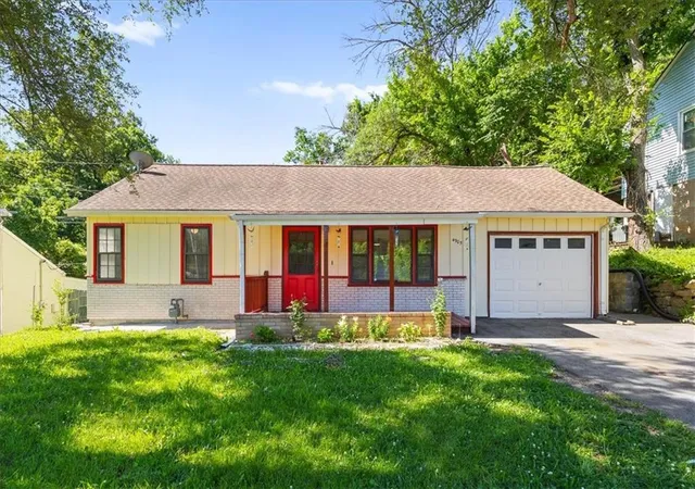 1st image of 4905 Oakland Ave, Kansas City, KS 66102 | MLS# 2625623