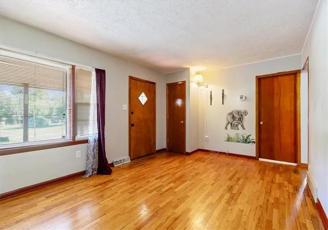 2nd image of 4905 Oakland Ave, Kansas City, KS 66102 | MLS# 2625623