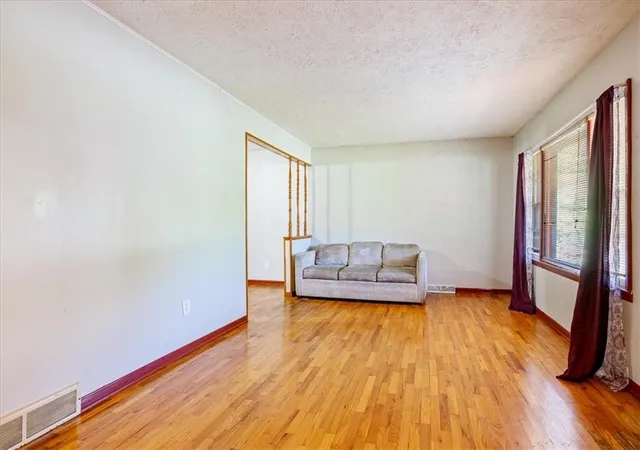3rd image of 4905 Oakland Ave, Kansas City, KS 66102 | MLS# 2625623