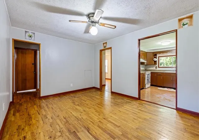 4th image of 4905 Oakland Ave, Kansas City, KS 66102 | MLS# 2625623
