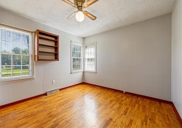 5th image of 4905 Oakland Ave, Kansas City, KS 66102 | MLS# 2625623