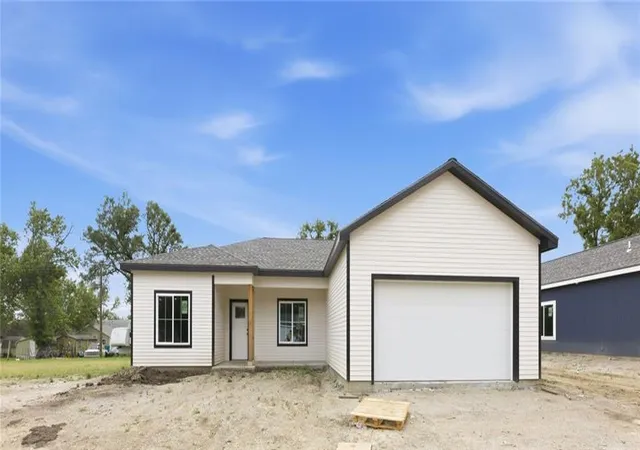Homes for sale in Osawatomie, KS | 920 5th Street Ter, Osawatomie, KS 66064 | MLS# 2625630