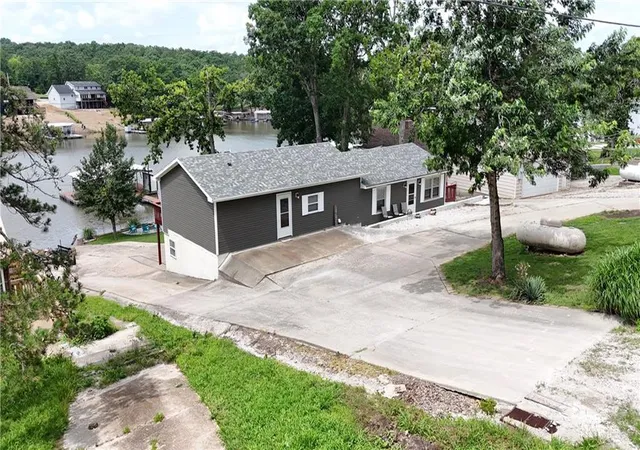 Homes for sale in Warsaw, MO | 28723 Mistletoe Ave, Warsaw, MO 65355 | MLS# 2625657