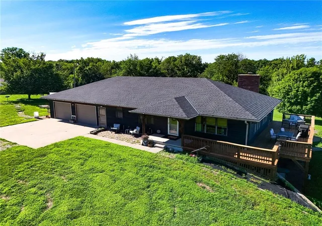 Photo 1 of Single family home for sale at 20449 N Us 169 Hwy, Saint Joseph, MO 64505 | MLS# 2625661 | Listing updated on 2026-10-17