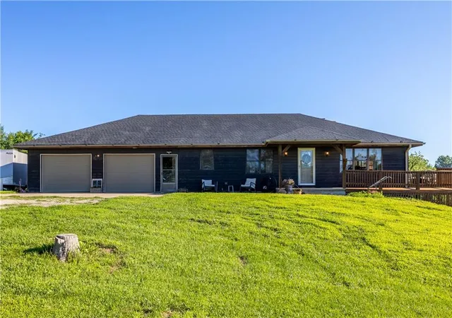 Photo 2 of Single family home for sale at 20449 N Us 169 Hwy, Saint Joseph, MO 64505 | MLS# 2625661 | Listing updated on 2026-10-17