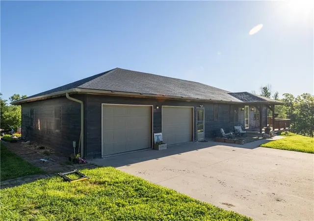 Photo 3 of Single family home for sale at 20449 N US 169 Hwy, Saint Joseph, MO 64505 | MLS# 2625661 | Listing updated on 2026-07-19