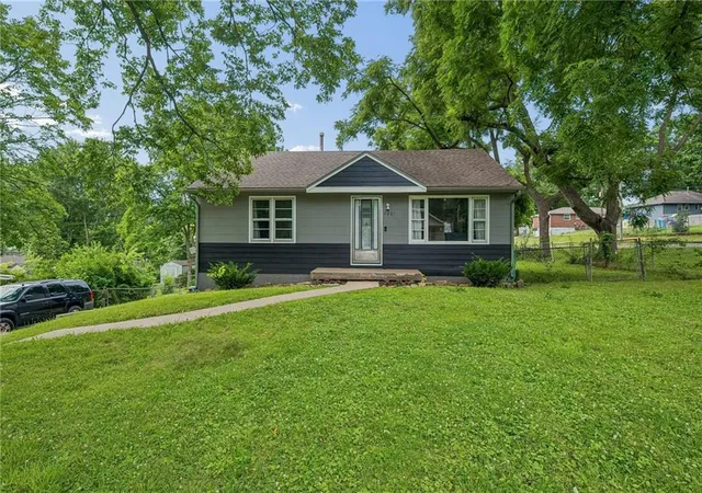 1st image of 4801 Ne 46th Ter, Kansas City, MO 64117 | MLS# 2625663
