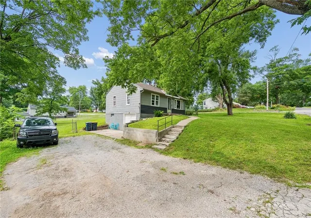 3rd image of 4801 Ne 46Th Ter, Kansas City, MO 64117 | MLS# 2625663