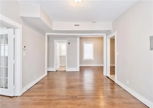 Listing Photo 5 - Condo for sale in building located at 3209th St John Ave, Kansas City, MO 64123
