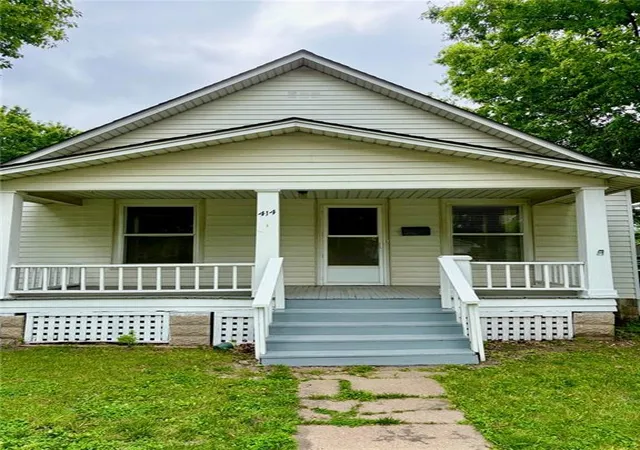 Homes for sale in Odessa, MO | 414 S 2nd St, Odessa, MO 64076 | MLS# 2625691