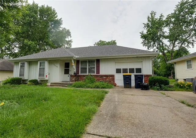 1st image of 11016 Stark Ave, Kansas City, MO 64134 | MLS# 2625718