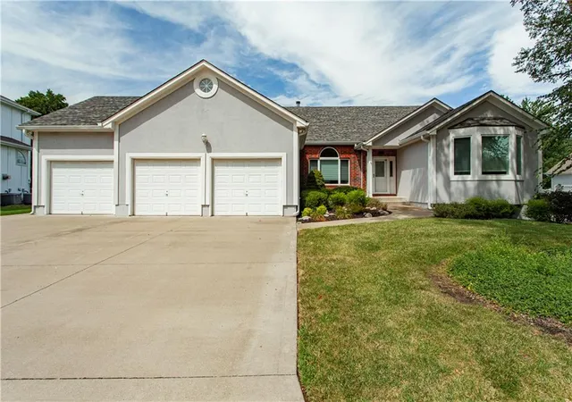 Photo 1 of Single family home for sale at 2105 Sw Wall St, Blue Springs, MO 64015 | MLS# 2625722 | Listing updated on 2026-09-05