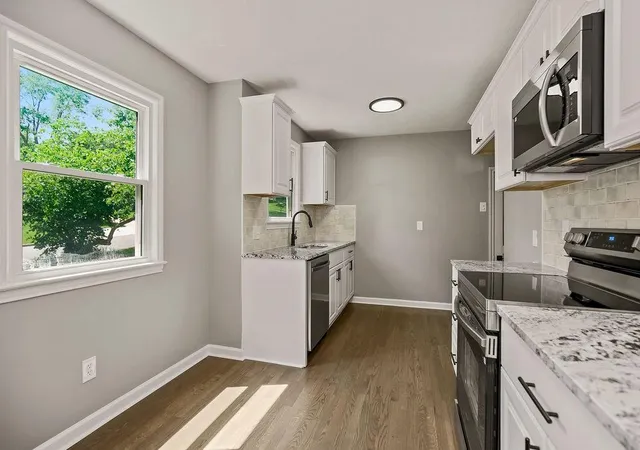 Photo 4 of Sale Pending at 4921 Briar St, Roeland Park, KS 66205 | MLS# 2625727 | Listing updated on 2026-09-04