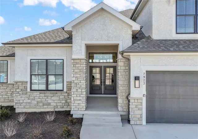 3rd image of 21115 W 81St St, Lenexa, KS 66220 | MLS# 2625731