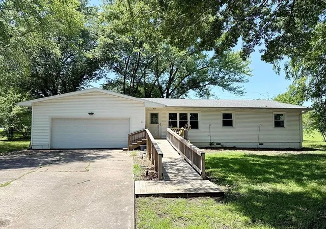 Homes for sale in El Dorado Springs, MO | 1608 Ely Dr, El Dorado Springs, MO 64744 | MLS# 2625734