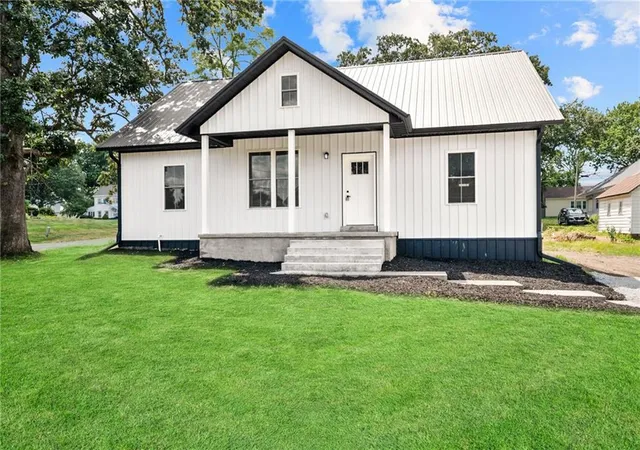 Photo 1 of Single family home for sale at 201 Linn St, Trenton, MO 64683 | MLS# 2625737 | Listing updated on 2026-08-31