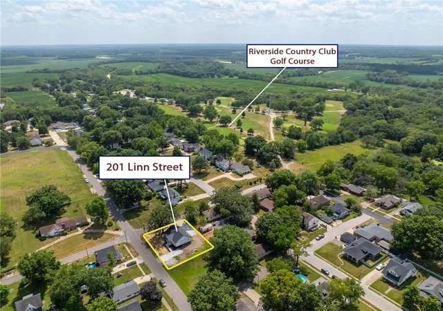 Photo 2 of Single family home for sale at 201 Linn St, Trenton, MO 64683 | MLS# 2625737 | Listing updated on 2026-08-31