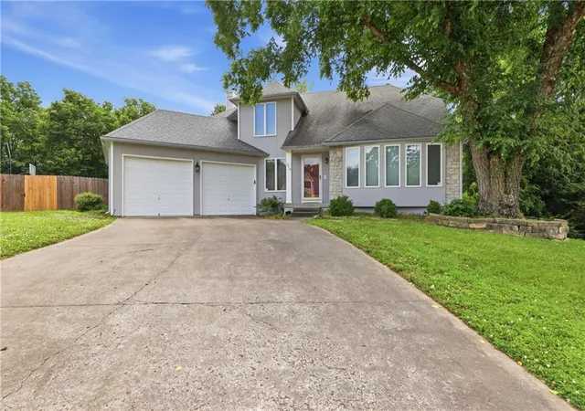 1st image of 518 Edgewood Dr, Warrensburg, MO 64093 | MLS# 2625752