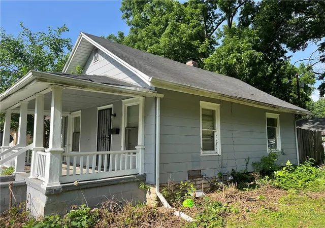 2nd image of 8000 Wayne Ave, Kansas City, MO 64131 | MLS# 2625760