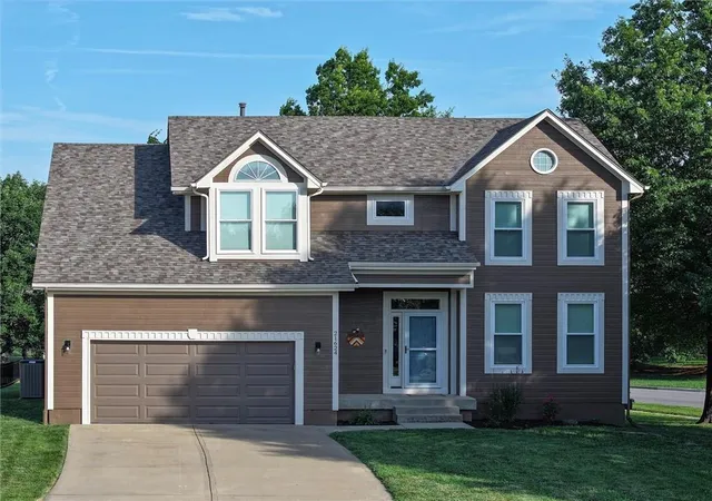 1st image of 21624 W 58th St, Shawnee, KS 66218 | MLS# 2625761