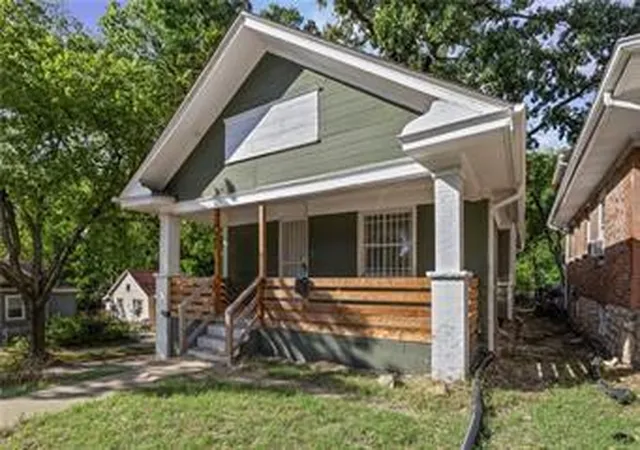 Photo 3 of Single family home for sale at 4900 E 23rd Street, Kansas City, MO 64127 | MLS# 2625764 | Listing updated on 2026-08-30
