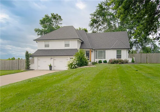 Homes for sale in Bucyrus, KS | 3705 W 213th Ter, Bucyrus, KS 66013 | MLS# 2625775