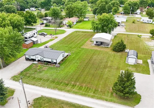 Homes for sale in Linn Valley, KS | 21 Buckskin Dr, Linn Valley, KS 66040 | MLS# 2625779