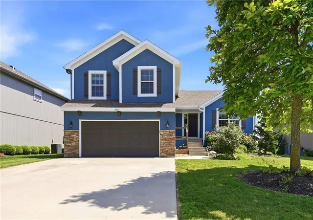 1st image of 13787 Valleyview Wy, Bonner Springs, KS 66012 | MLS# 2625787