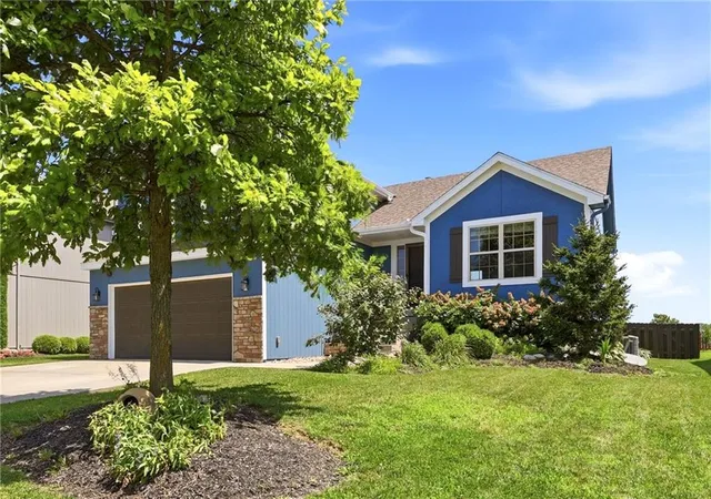 3rd image of 13787 Valleyview Wy, Bonner Springs, KS 66012 | MLS# 2625787